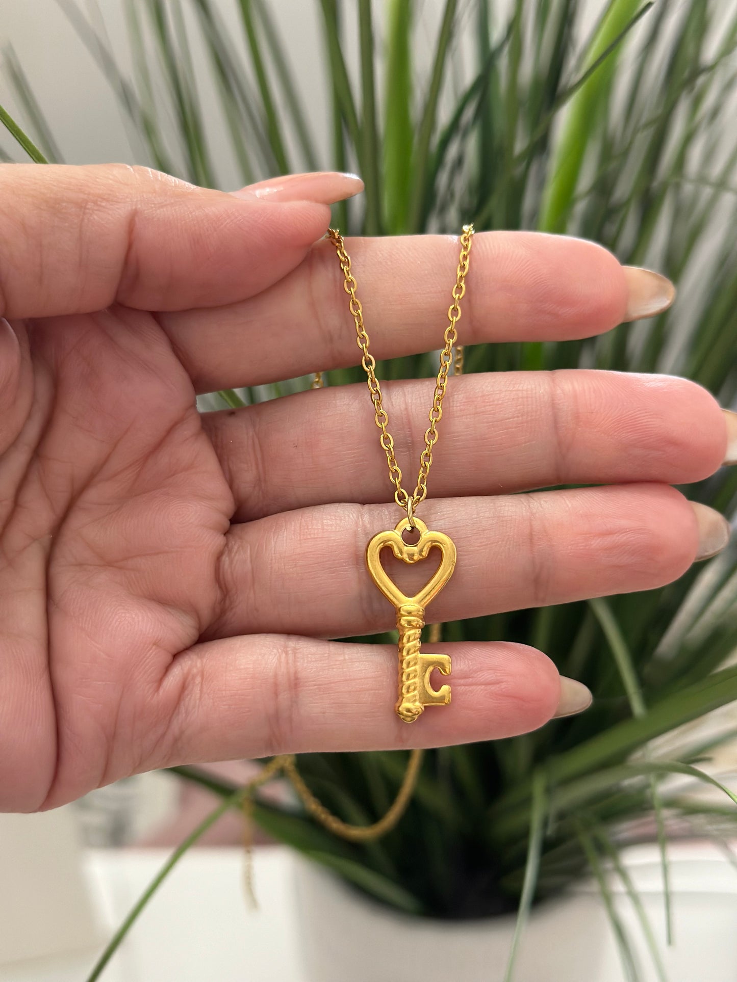 “Promises key” Necklace Gold