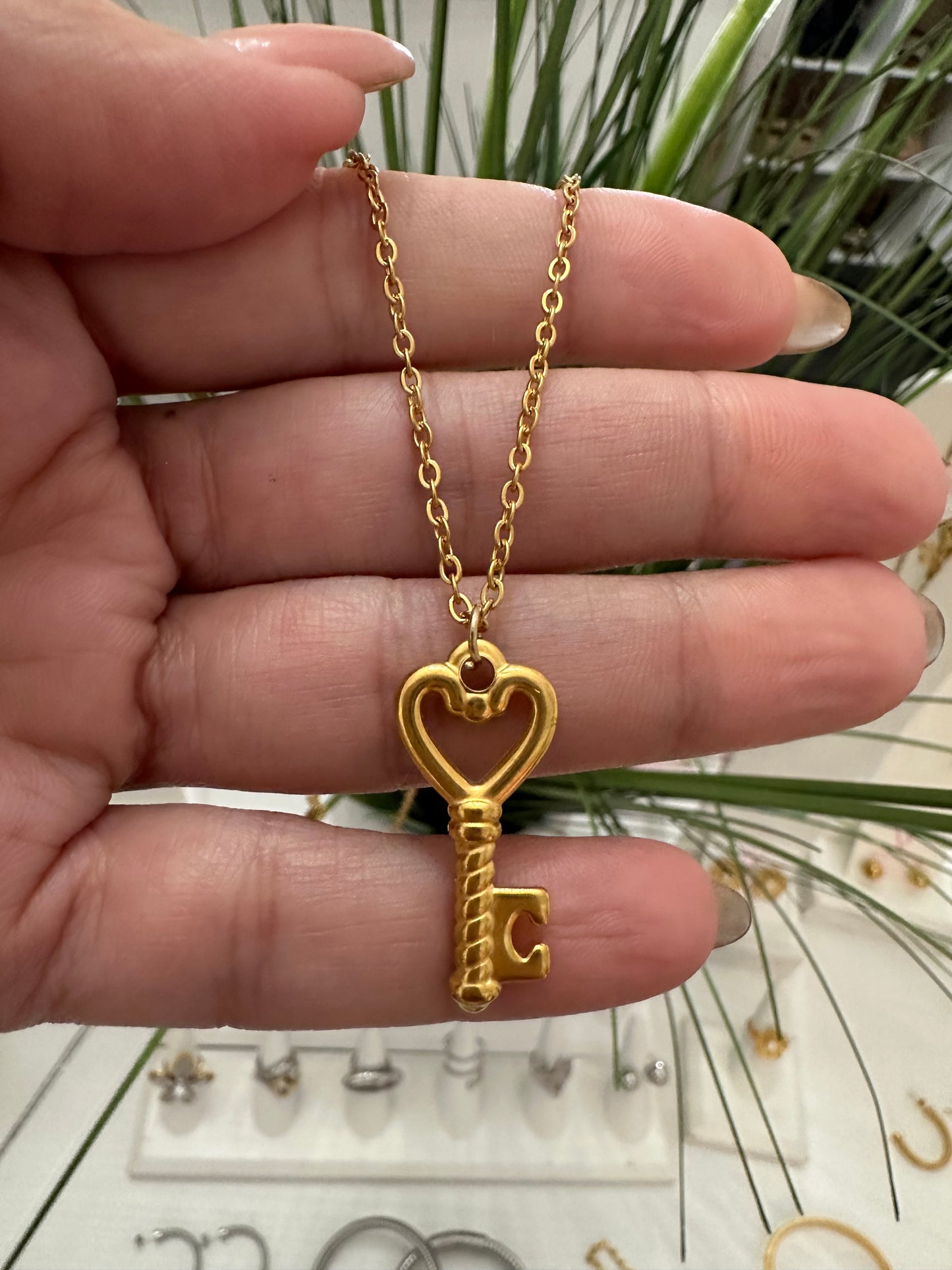 “Promises key” Necklace Gold