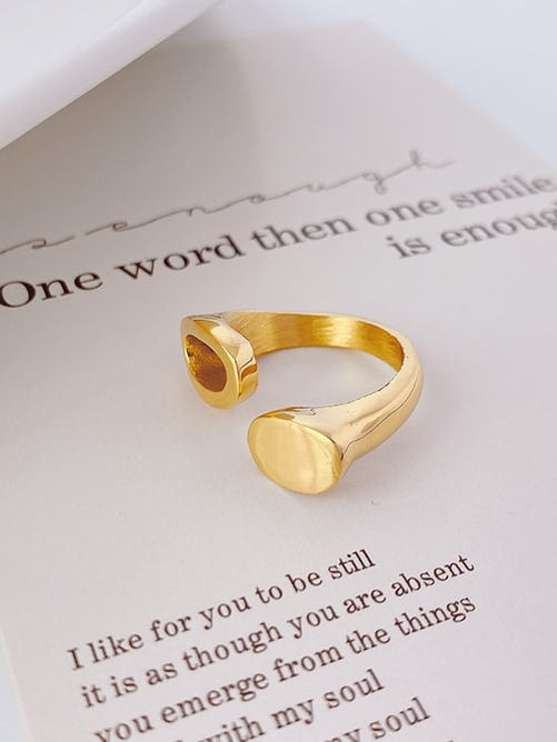 “Lydia” Gold Oval Ring