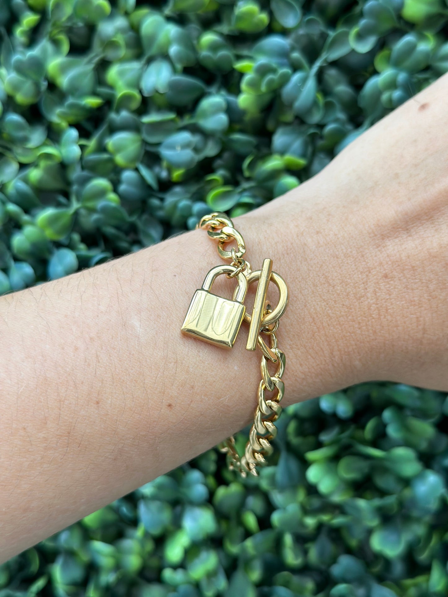 “Promises Collection” Lock Bracelet Gold