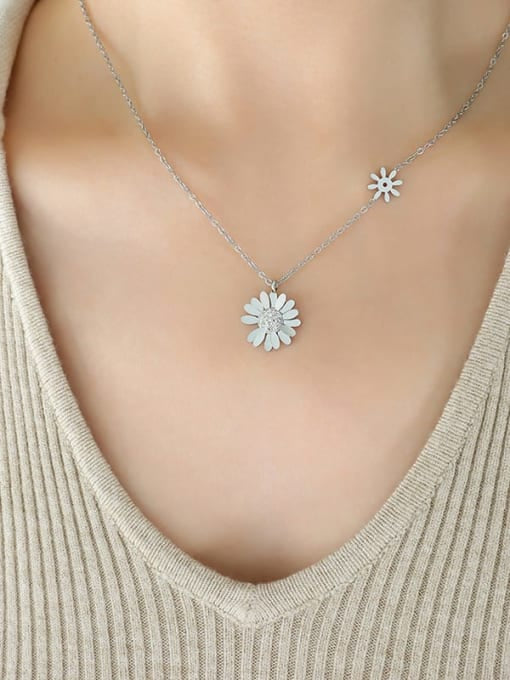 “Daisy Flower” Necklace