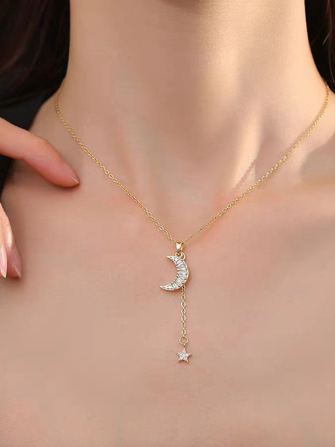 Heaven Moon Necklace Gold