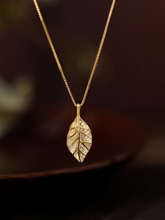 “Susana” Necklace Zirconia Leaf