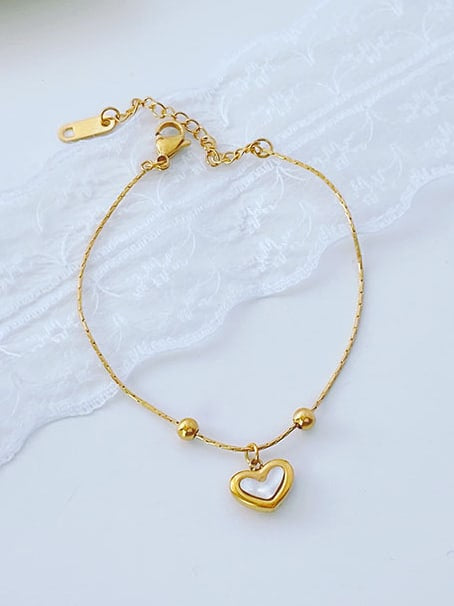 “Zabdi” Necklace, Earrings & Bracelet Heart with Oyster Pearl Gold