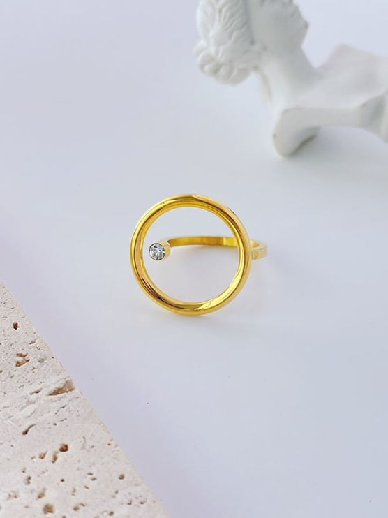 “Agar” Circle Gold Ring