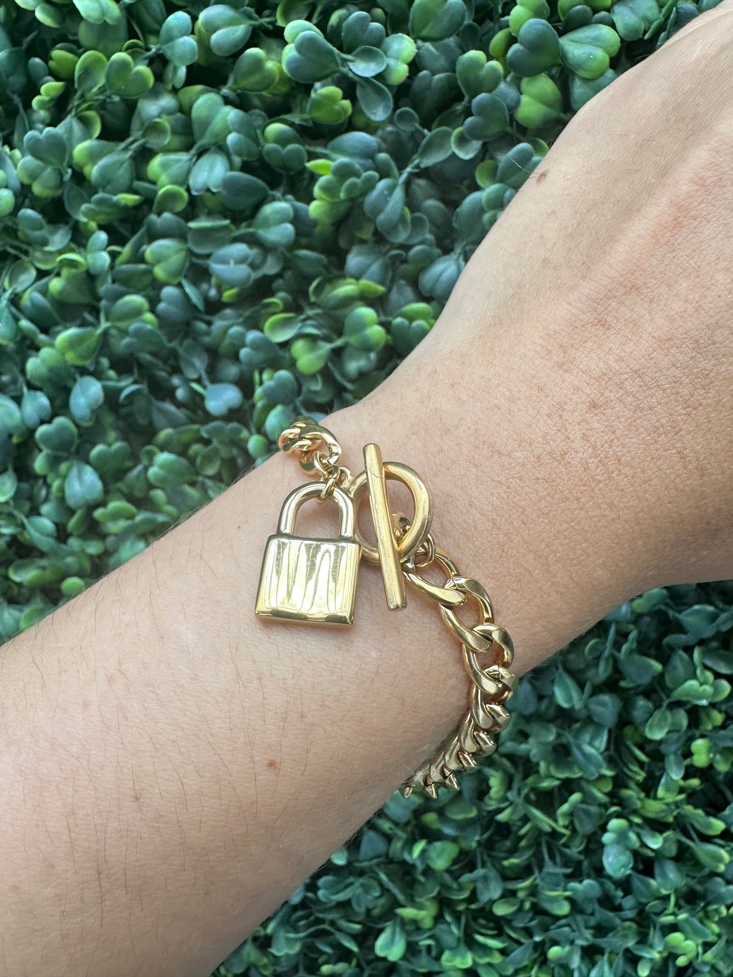 “Promises Collection” Lock Bracelet Gold