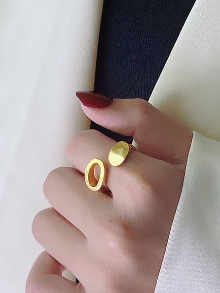 “Lydia” Gold Oval Ring