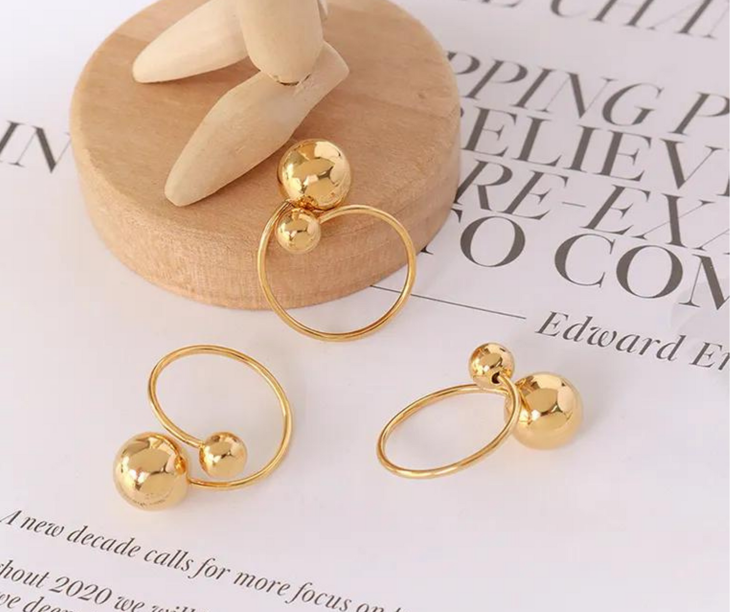 “Lida” Sphere Collection Ring Gold