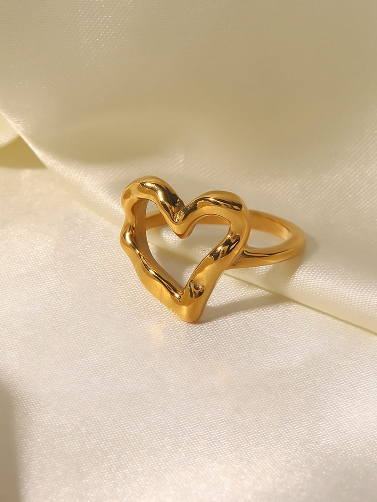 “Agar” Heart Ring Gold