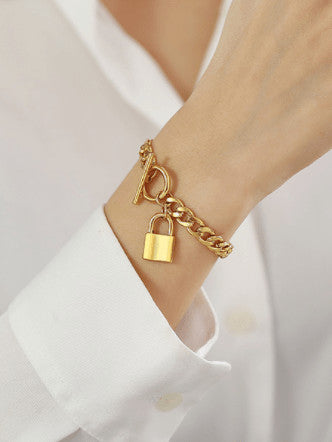 Lock Bracelet Gold