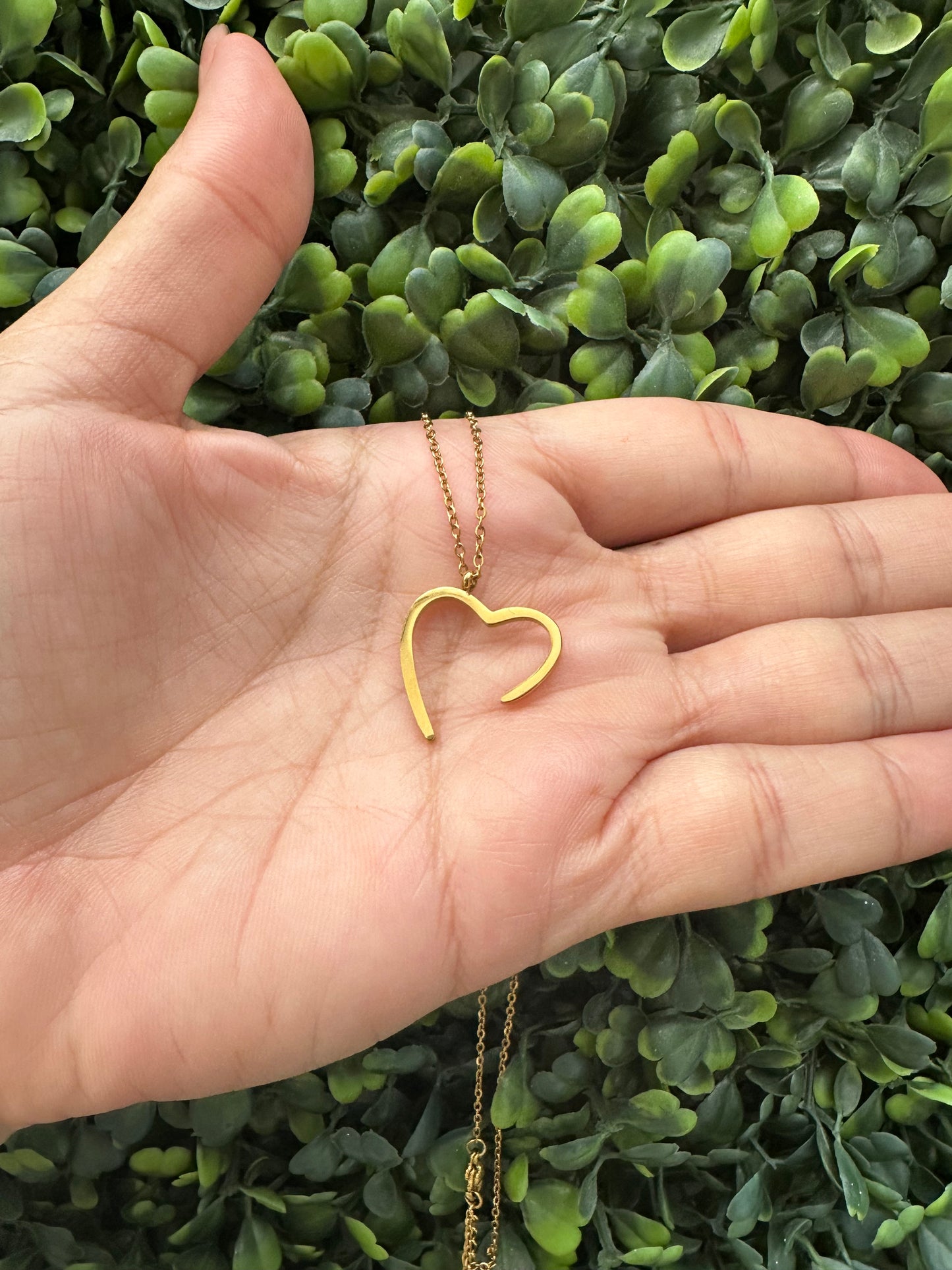 “Jael” Necklace Open Heart Gold