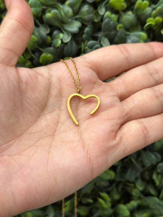 “Jael” Necklace Open Heart Gold